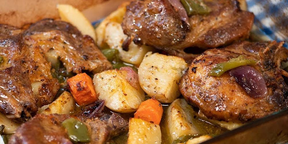 Η συνταγή της ημέρας: Μπριζόλες με πατάτες από τον Τάσο Αντωνίου