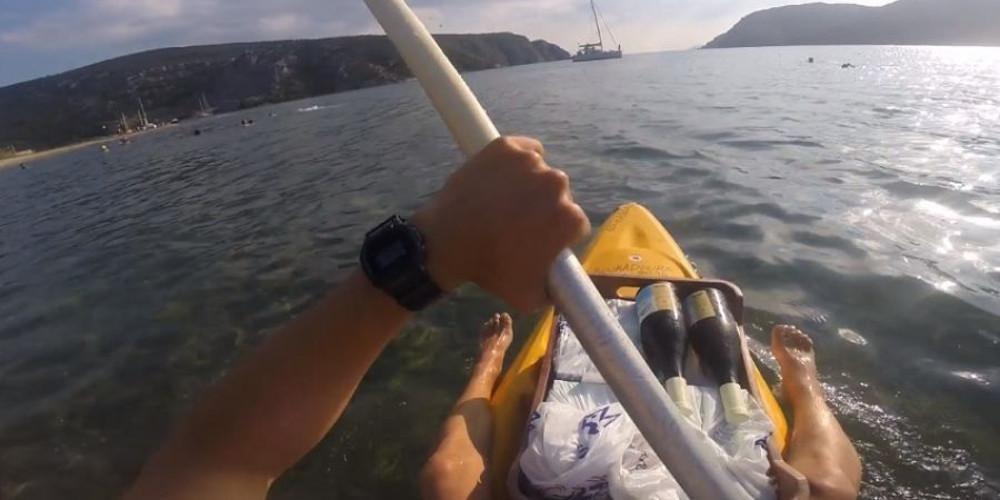 Στη Χαλκιδική κάνουν ντελίβερι με κανό! [βίντεο]