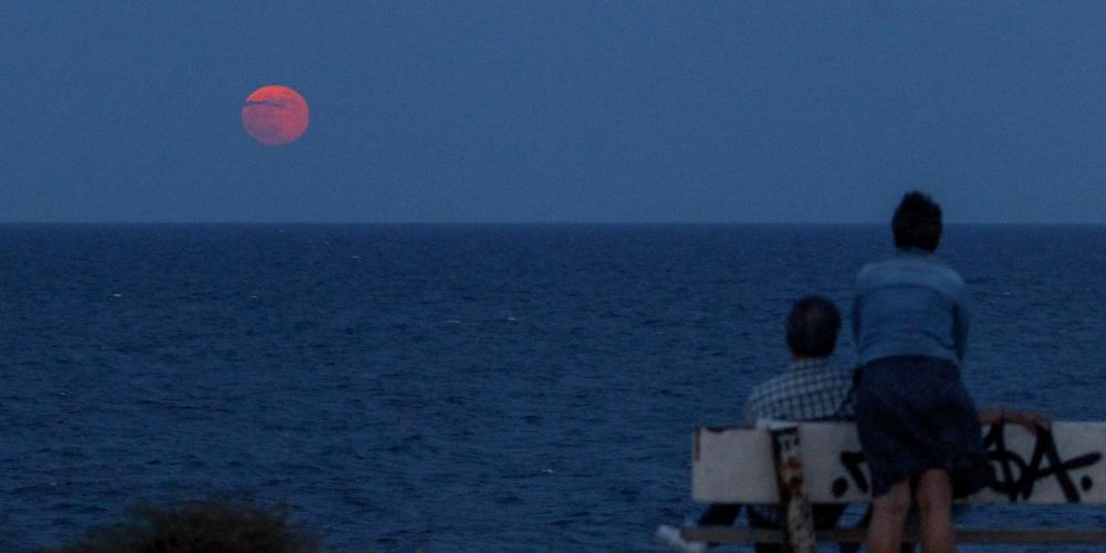 «Φεγγάρι της Φράουλας»: Την Πέμπτη η τελευταία υπερπανσέληνος