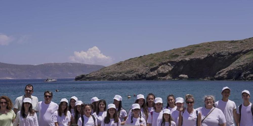 Περιβαλλοντική παρέµβαση στο Λαύριο: Παιδιά και ειδικοί καθάρισαν την παραλία Βρυσάκι