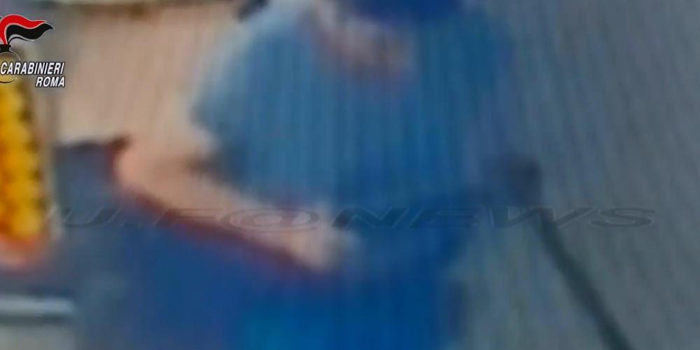 Πελάτης άνοιξε πυρ με αεροβόλο σε μίνι μάρκετ στην Ρώμη για… τις τιμές [βίντεο]