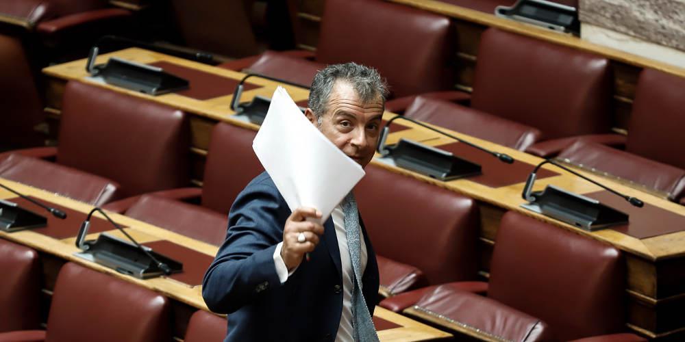 Τελευταία ομιλία Θεοδωράκη στη Βουλή: Αποχωρώ πολιτικά ηττημένος, ανθρώπινα θλιμμένος, αλλά περήφανος [βίντεο]