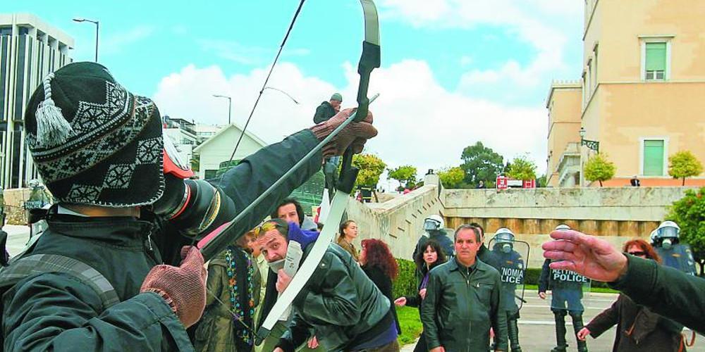 Πειθαρχική ερευνά για την απόδραση του «τοξοβόλου» του Συντάγματος από τη φυλακή της Τίρυνθας