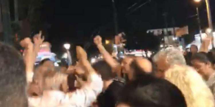 Με τον ύμνο της ΑΕΚ υποδέχτηκαν τον νέο δήμαρχο Ν. Φιλαδέλφειας Γιάννη Βούρο