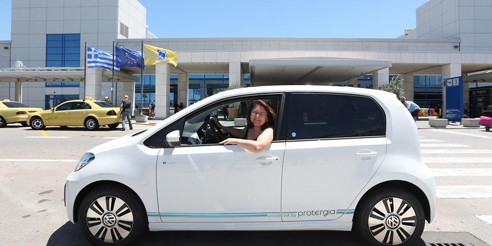 Ένα Volkswagen e-up! για τη νικήτρια του διαγωνισμού του Διεθνή Αερολιμένα Αθηνών