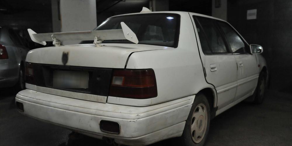 Εισβολή με αυτοκίνητο σε κατάστημα με ηλεκτρονικά στο Αιγάλεω