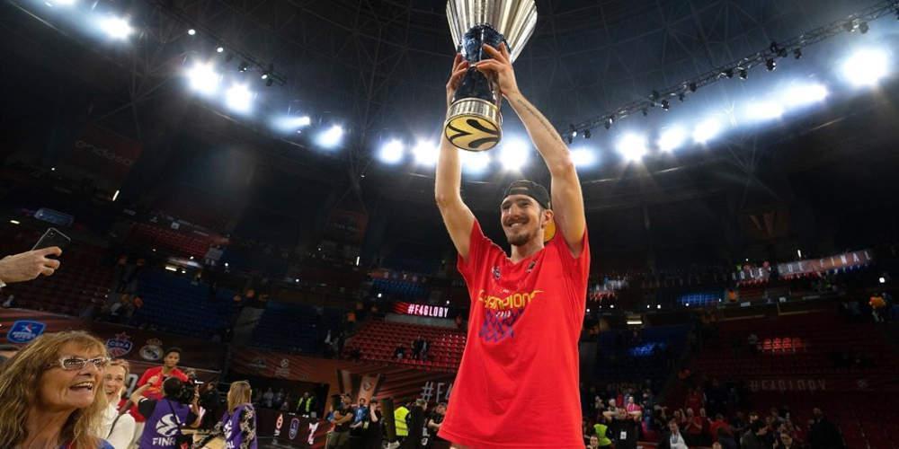 Στη Φενέρμπαχτσε ο Ντε Κολό