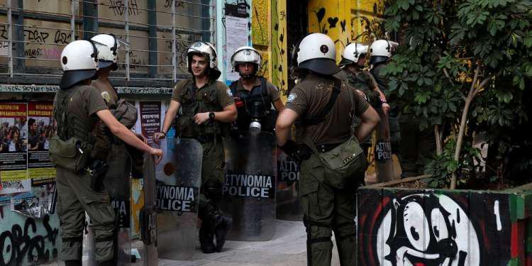 Συνελήφθη 23χρονος για τις επιθέσεις κατά αστυνομικών στα Εξάρχεια