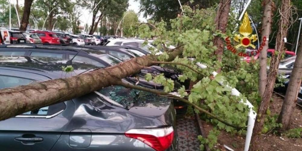 Χάος από την κακοκαιρία στην Ιταλία με 18 τραυματίες και πυρκαγιές λόγω ανέμων!