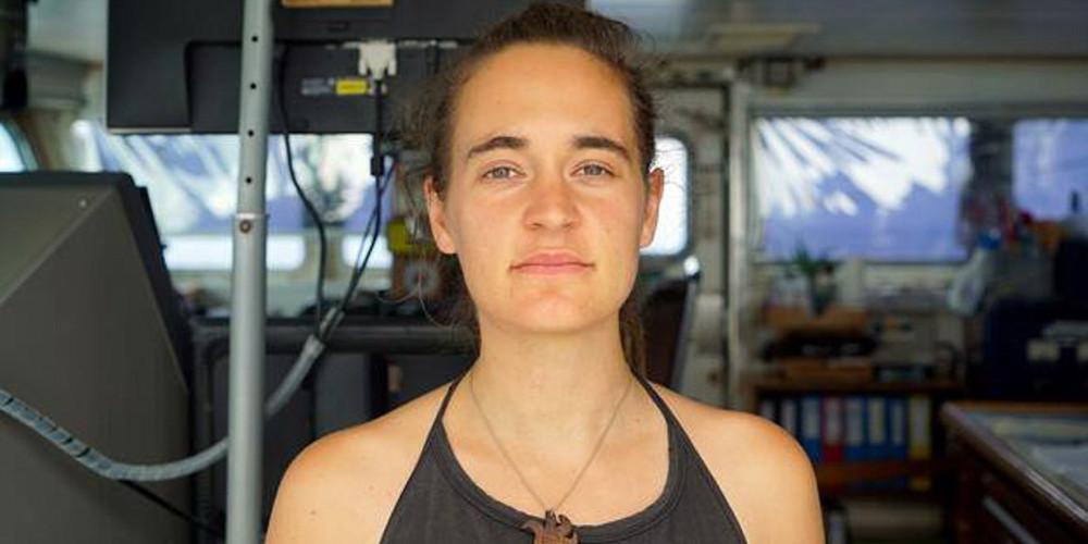 Πλοίο ανθρωπιστικής οργάνωσης έδεσε χωρίς άδεια στο λιμάνι της Λαμπεντούζα