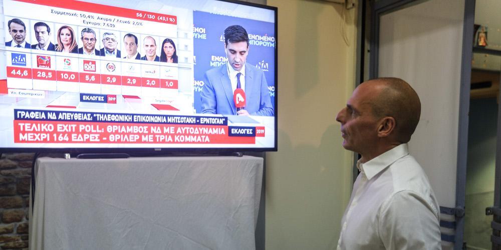 Ο Βαρουφάκης τσακώθηκε με αστυνομικό στο αεροδρόμιο του Παρισιού