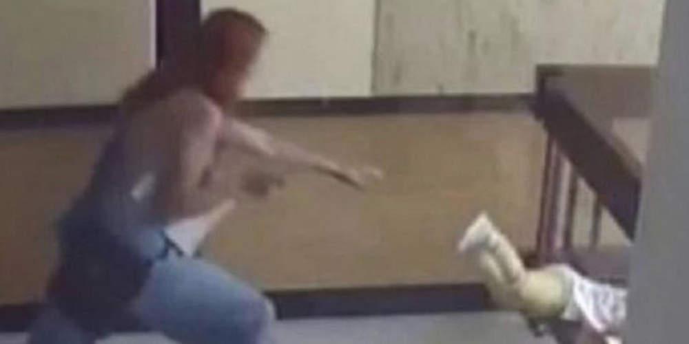 Βίντεο-σοκ: Μητέρα πιάνει τελευταία στιγμή το παιδί την πριν πέσει από τον 4ο όροφο