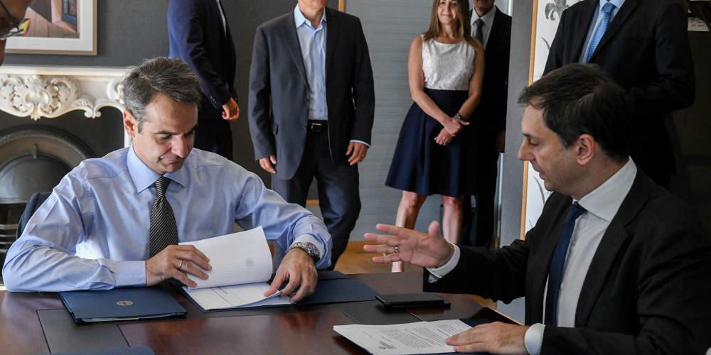 Επίσκεψη Μητσοτάκη στο υπουργείο Τουρισμού – Το δεκαετές σχέδιο για τον τουρισμό του μέλλοντος