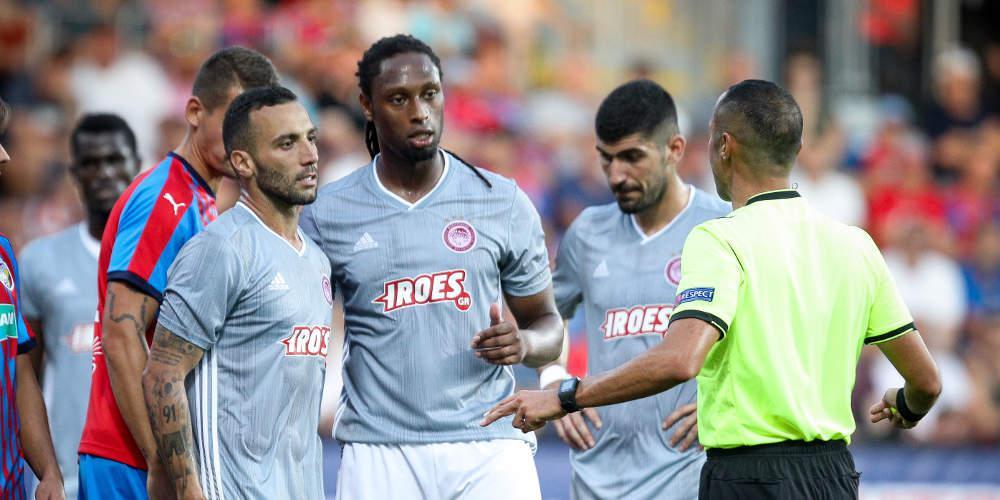 Ταλαιπωρία για Ολυμπιακό: Βλάβη στο αεροπλάνο άφησε την αποστολή στην Τσεχία