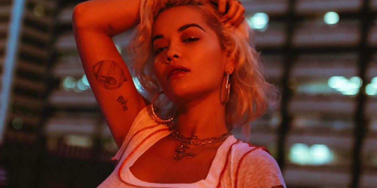 Η Ρίτα Όρα σε άκρως καλοκαιρινό mood ποζάρει και μοιράζει εγκεφαλικά!