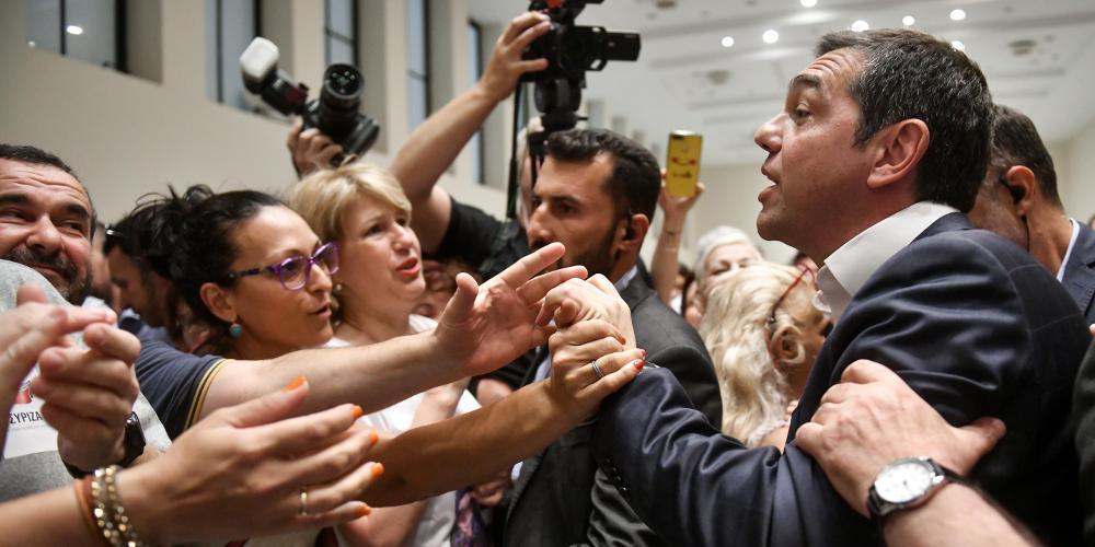 Ο ΣΥΡΙΖΑ επιδίδεται σε… κωλοτούμπες ακόμα και ως αντιπολίτευση!