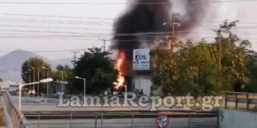 Μεγάλη πυρκαγιά στη Θήβα: Κάηκε ολοσχερώς τεράστια αποθήκη [βίντεο]
