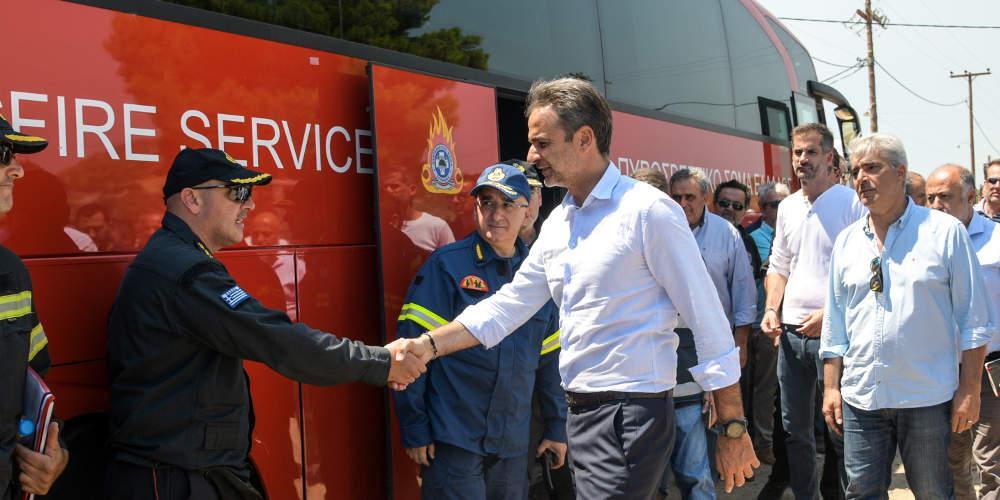 Στην Εύβοια ο Μητσοτάκης: Ξεκινά άμεσα η καταγραφή των ζημιών [βίντεο]