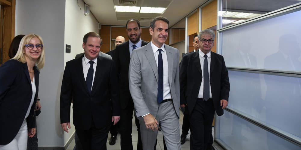 «Αυτοψία» Μητσοτάκη στο υπουργείο Υποδομών και Μεταφορών