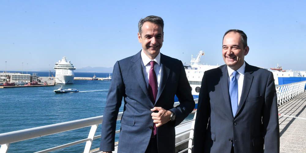 Επίσκεψη Μητσοτάκη στο υπουργείο Ναυτιλίας: Να ξαναγίνει ελκυστική η ελληνική σημαία [βίντεο]