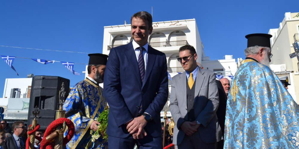 Στην Τήνο ο Μητσοτάκης για τον εορτασμό του Δεκαπενταύγουστου και την επέτειο τορπιλισμού της «Έλλης» [βίντεο]