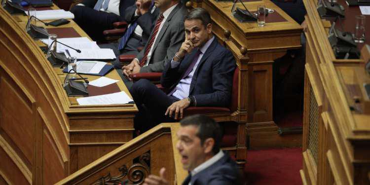 Πρόταση μομφής-Δείτε Live: Η ώρα της σύγκρουσης Μητσοτάκη-Τσίπρα