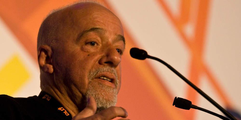 Ο Πάολο Κοέλιο ζήτησε συγγνώμη από τη Γαλλία για τη συμπεριφορά του Μπολσονάρου [βίντεο]