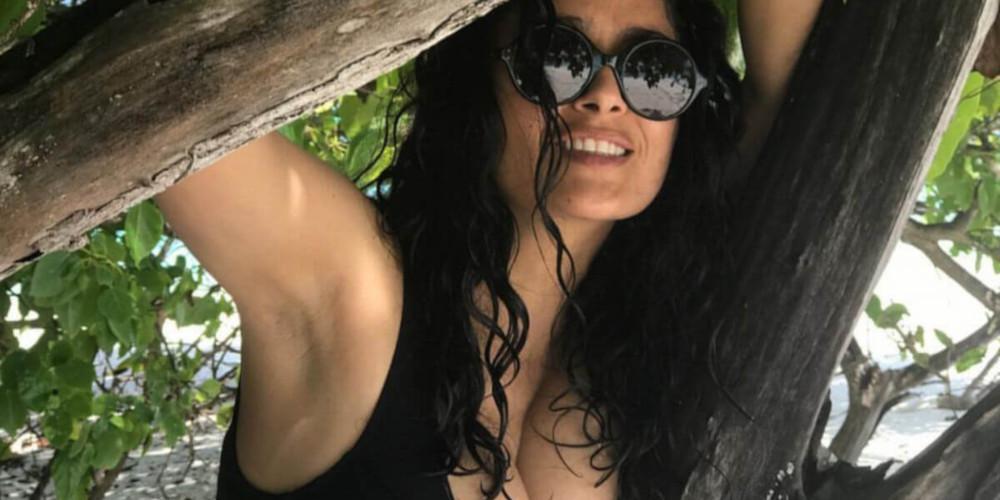 Η Σάλμα Χάγιεκ σε μια πληθωρική ανάρτηση με μπικίνι για τα 53 της χρόνια [εικόνα]