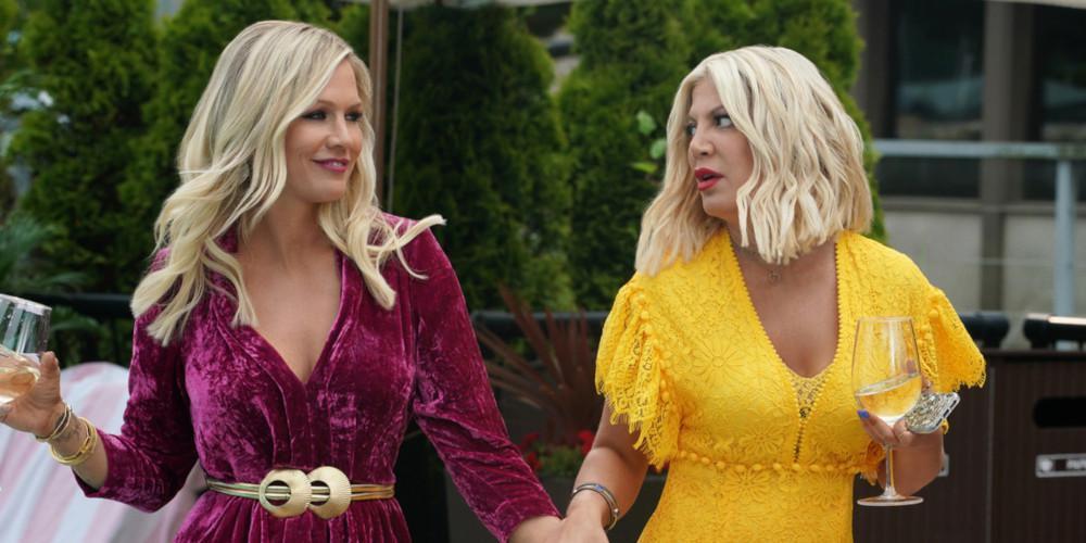 Τόρι Σπέλινγκ: «Ο κόσμος νομίζει ότι έχω κάνει πλαστικές σ΄όλο μου το σώμα»