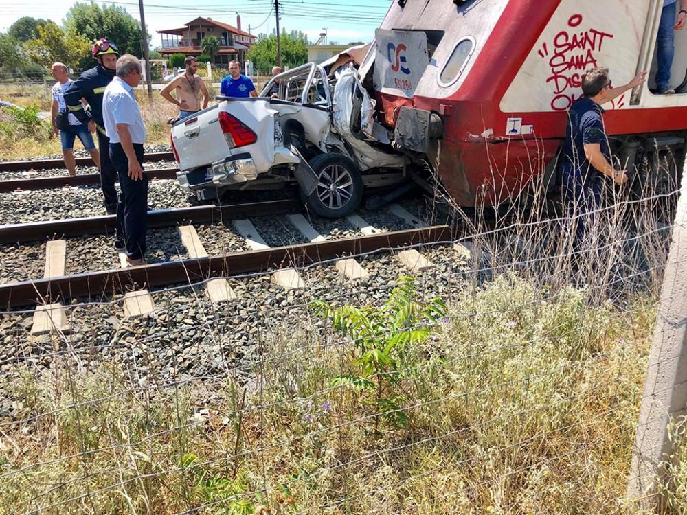 Τραγωδία στα Διαβατά: Νεκρή έγκυος γυναίκα μετά από σύγκρουση ΙΧ με τρένο [εικόνες]