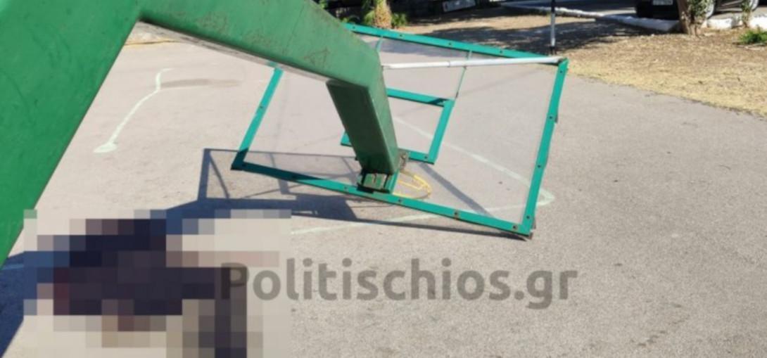 Σοκ στη Χίο: Στηριγμένη σε τσιμέντο και τοποθετημένη πριν 20 χρόνια η μπασκέτα που καταπλάκωσε τον 19χρονο