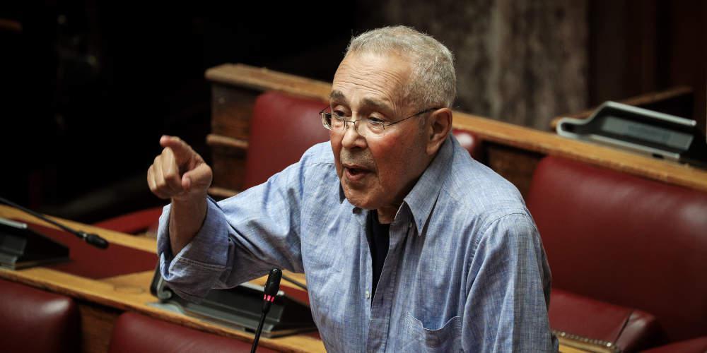 Ανεκδιήγητος Ζουράρις στη Βουλή: Η κυβέρνηση πάσχει από μπατιρημένη κ@@λα