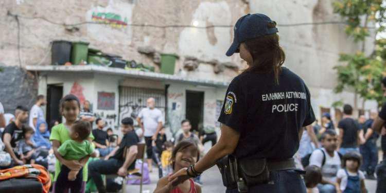 Στη Λέρο η FAZ: Ποιο ωφελούνται από τις προσφυγικές ροές στην Ελλάδα