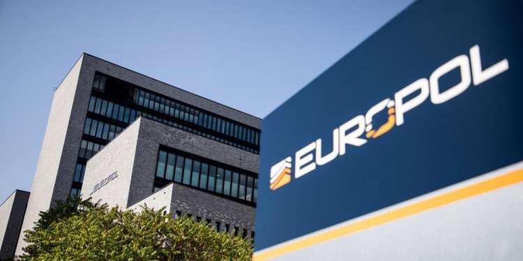 Σοκ από Europol: 400.000 μέλη στο οργανωμένο έγκλημα – Πώς διεισδύει στις νόμιμες επιχειρήσεις
