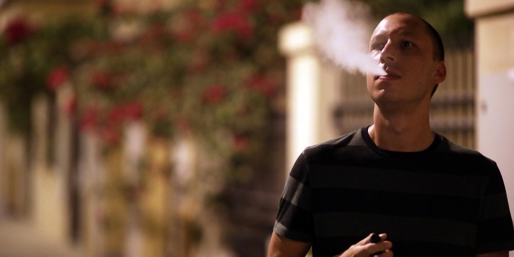 Προσοχή: Ακόμη και το άτμισμα προκαλεί φλεγμονές στους πνεύμονες των μη καπνιστών