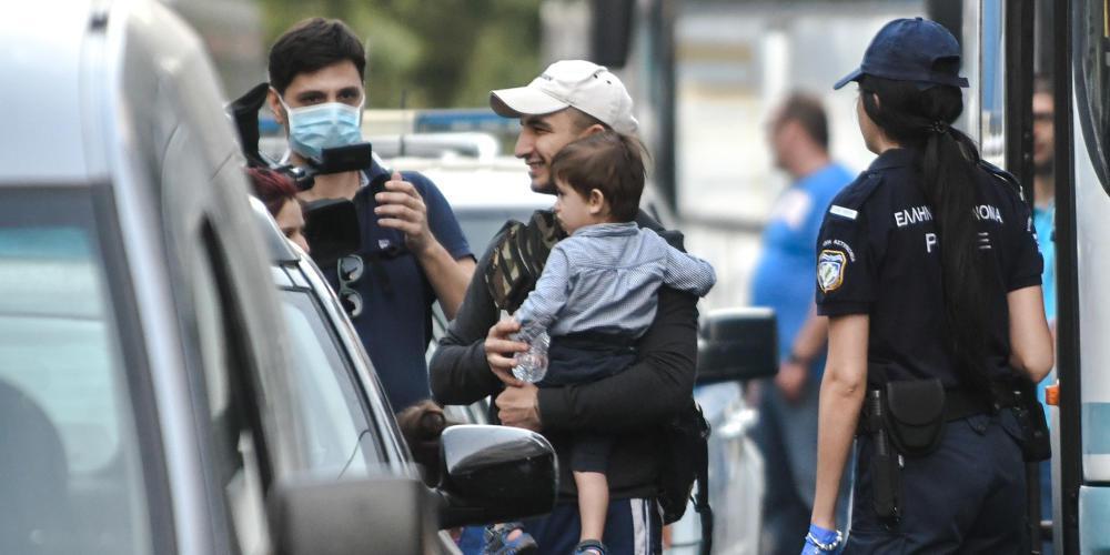 Σε άθλιες συνθήκες ζούσαν οι μετανάστες στις δύο αποθήκες στο κέντρο της Αθήνας