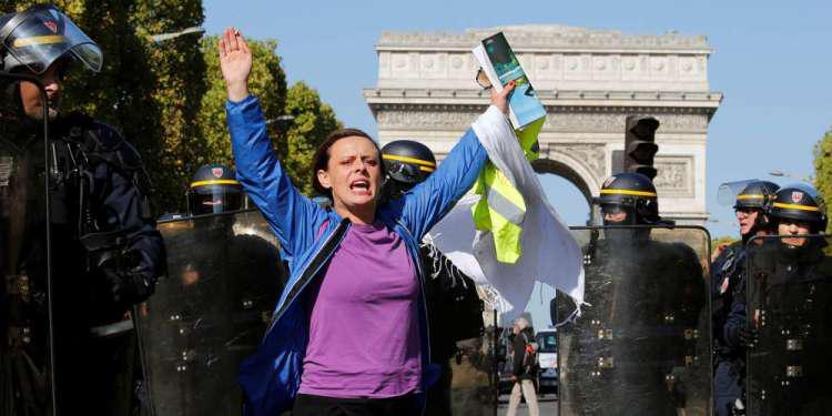 Αδιανόητο: Τα Κίτρινα Γιλέκα αψήφησαν τις απαγορεύσεις και διαδηλώσεις