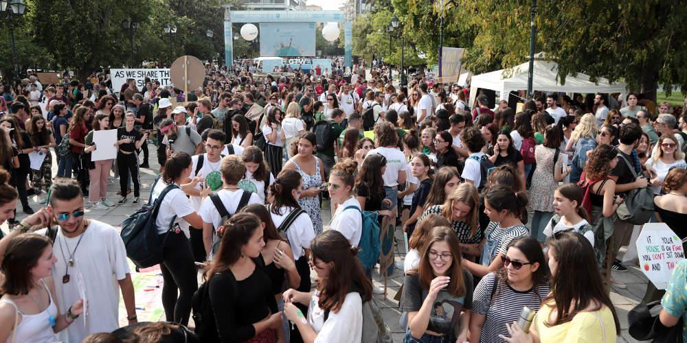 Πορεία μαθητών στο Σύνταγμα για την κλιματική αλλαγή [εικόνες & βίντεο]