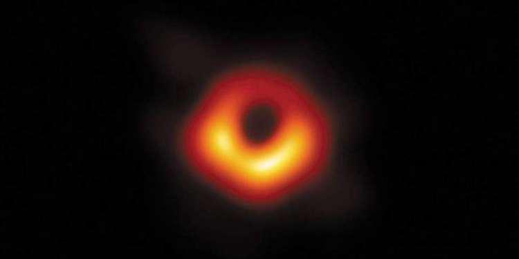 Μεγάλη διάκριση: Βραβείο Φυσικής σε Έλληνα επιστήμονα που φωτογράφισε τη μαύρη τρύπα