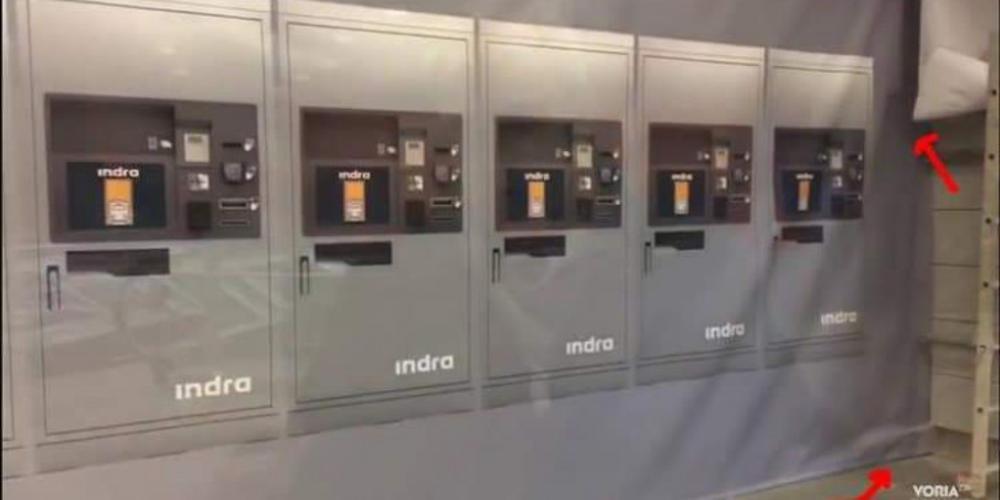 Αντιπολίτευση με μουσαμάδες