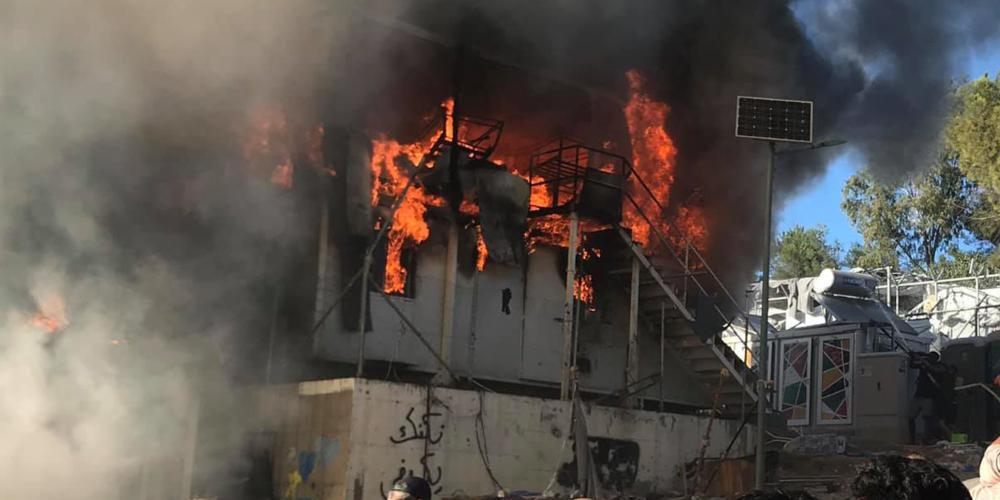 Χάος στην Μόρια: Επιβεβαιώθηκαν οι δύο νεκροί – Μία μητέρα και ένα παιδί τα θύματα