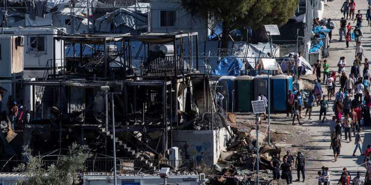 BBC: «Παιδιά χτυπούν το κεφάλι τους στον τοίχο» - Ανήλικα προσφυγόπουλα στη Μόρια θέλουν να πεθάνουν