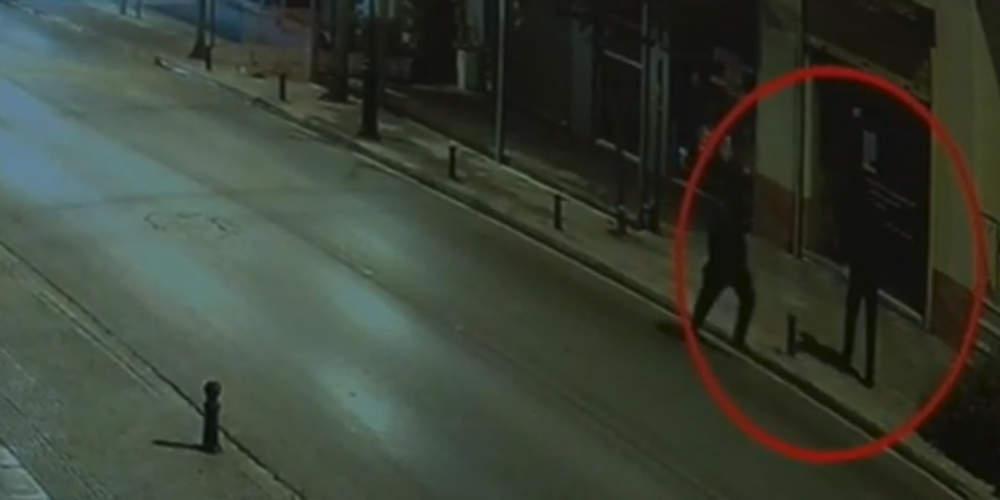 Βίντεο ντοκουμέντο: Η επίθεση στα γραφεία της ΝΔ στον Άγιο Δημήτριο