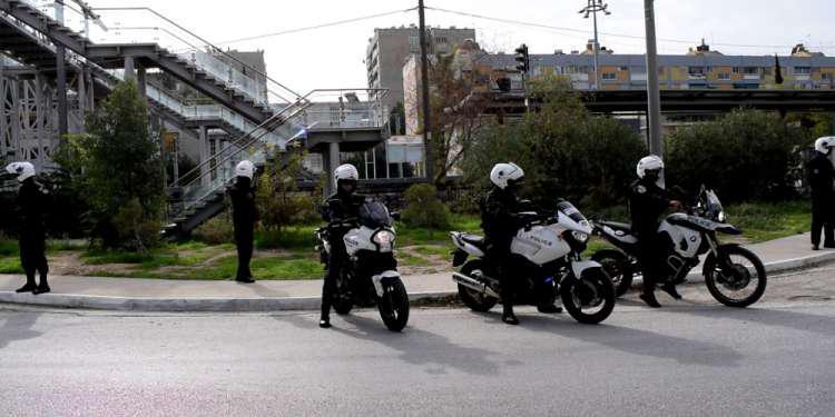 Επιτέθηκαν με μπογιές στο δημαρχείο Πεντέλης