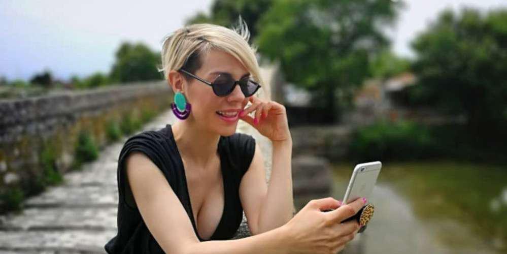 Η Ράνια Κωστάκη με ολόσωμο μαγιό στην ξαπλώστρα [εικόνα]