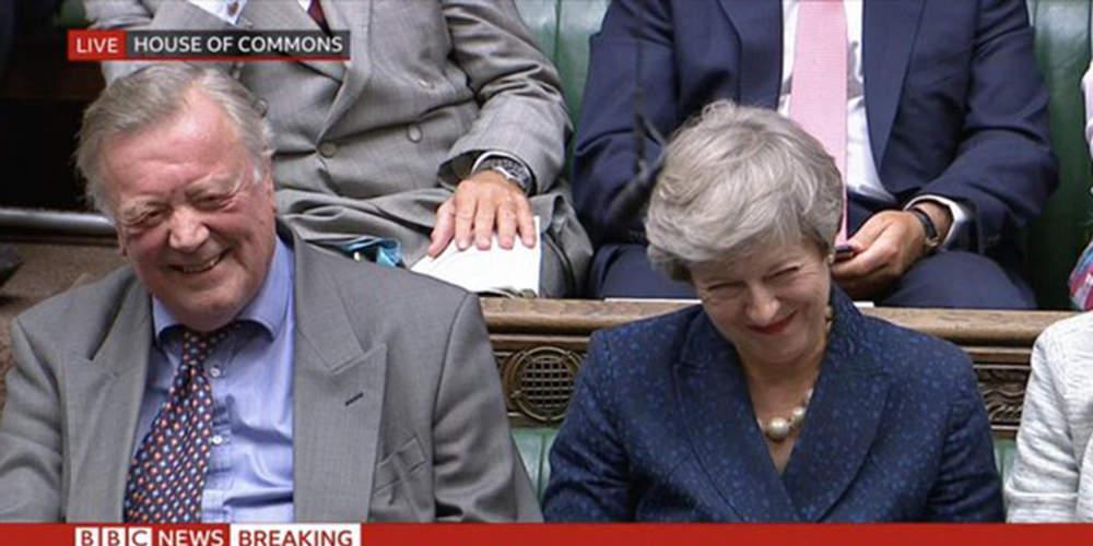 Όταν ο Μπόρις Τζόνσον «ζοριζόταν» στη Βουλή…η Τερέζα Μέι το απολάμβανε [βίντεο]