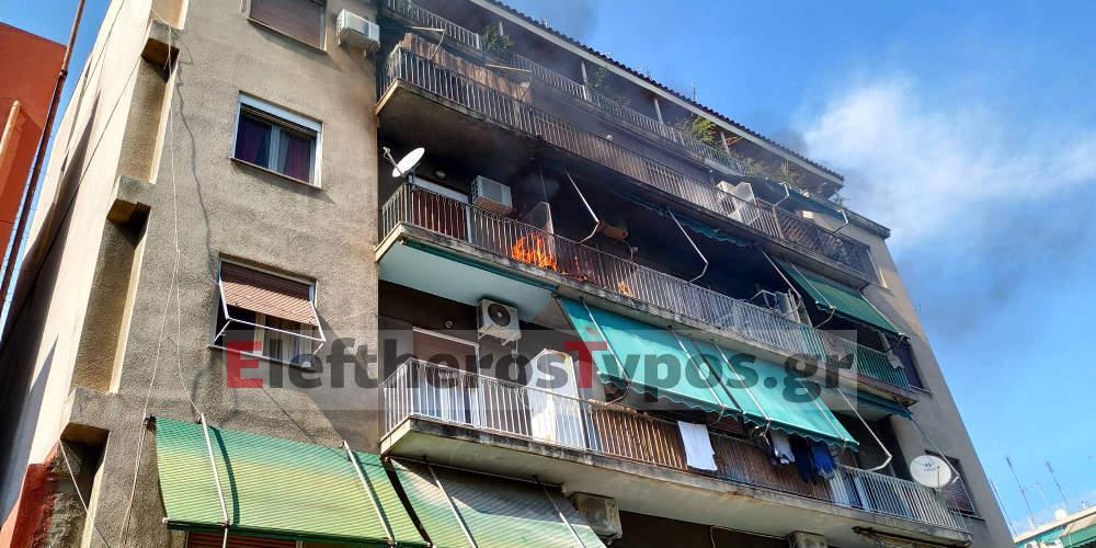 Πυρκαγιά σε πολυκατοικία στην Καλλιθέα [βίντεο]