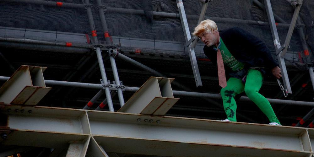 Διαδηλωτής σκαρφάλωσε στο Μπιγκ Μπεν στο πλαίσιο διαμαρτυρίας για το κλίμα [εικόνες]