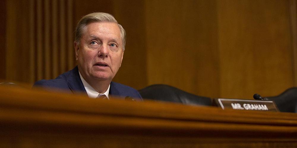 Ρώσοι φαρσέρ κάλεσαν Αμερικανό γερουσιαστή παριστάνοντας τον Χουλουσί Ακάρ