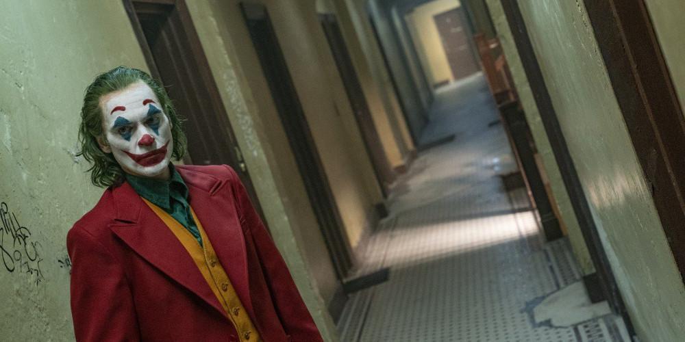 Ενήλικοι στο δωμάτιο εναντίον Joker